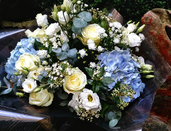 Elegant Country Style - HTC4018 - Yeomans Flowers