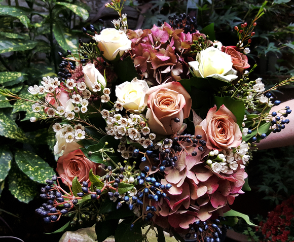 Elegant Country Style - HTB126 - Yeomans Flowers